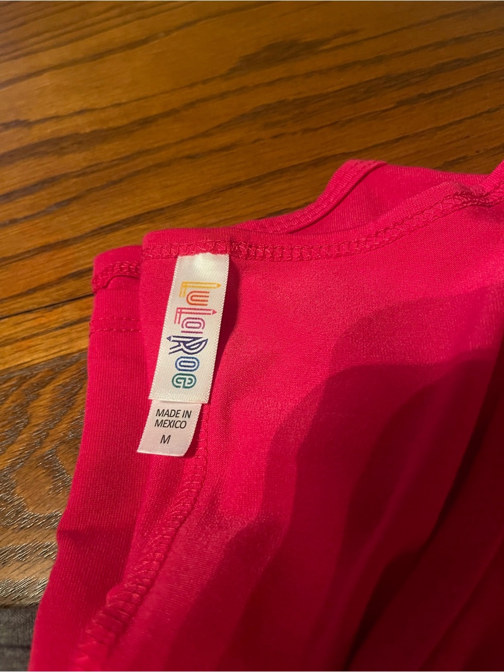 LuLaRoe Perfect T- Raspberry Size M - Picture 2 of 2